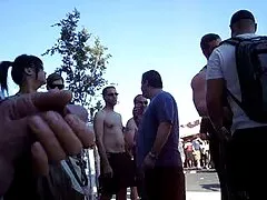 Gloryhole પ્રેમાળ શ્યામા fucks ટોટી સેકસ વિડિયો